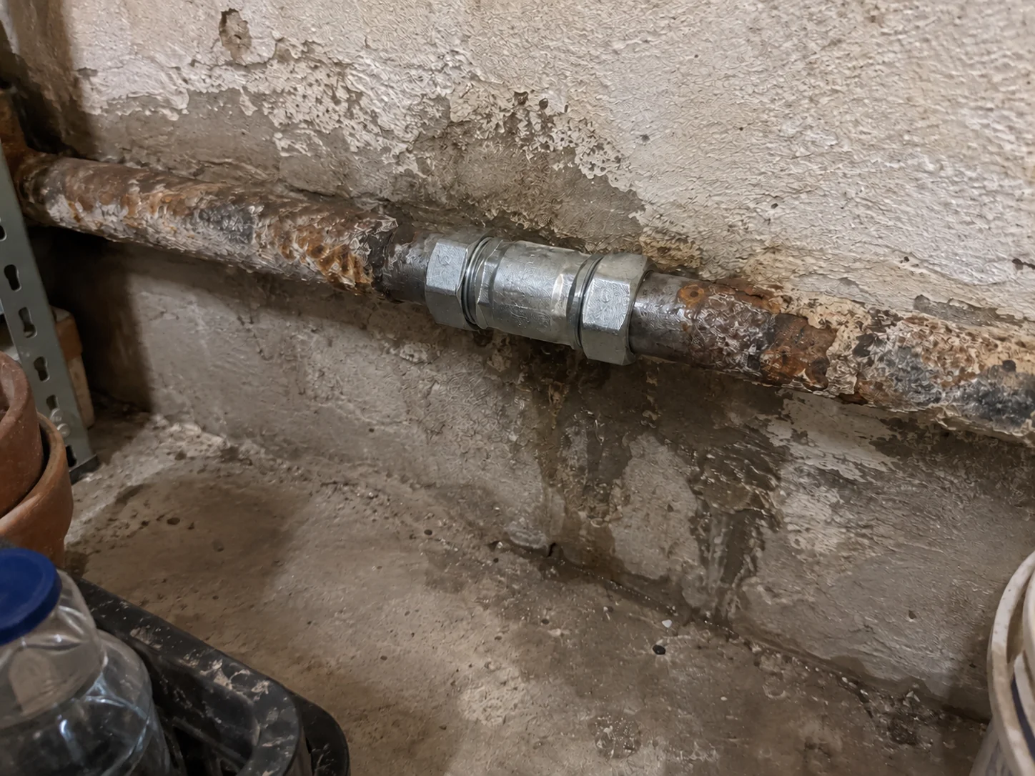 Recreación de una tubería de hierro deteriorada con un enlace Gebo instalado en una bajera de Alfaro